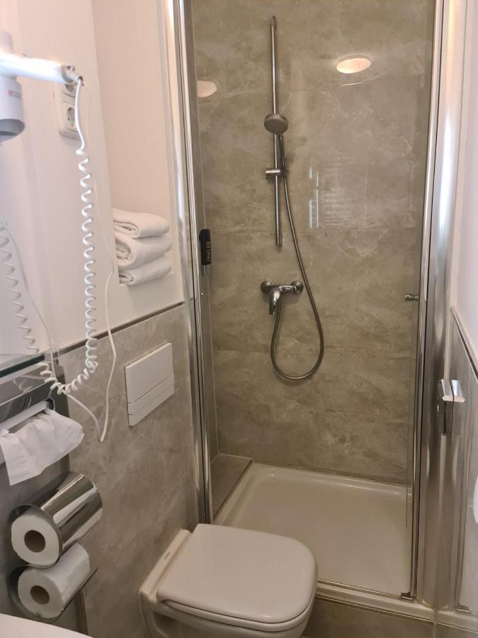 Altan Hotel Хамбург Екстериор снимка