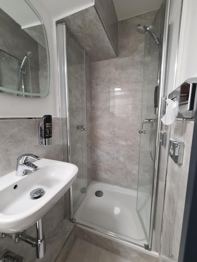 Altan Hotel Хамбург Екстериор снимка