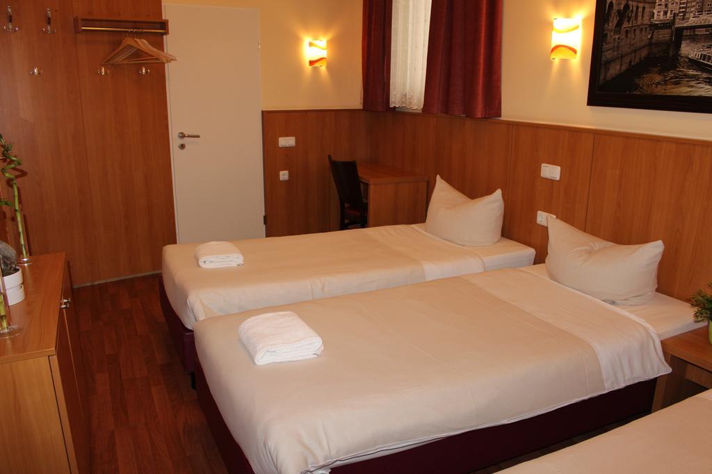 Altan Hotel Хамбург Екстериор снимка
