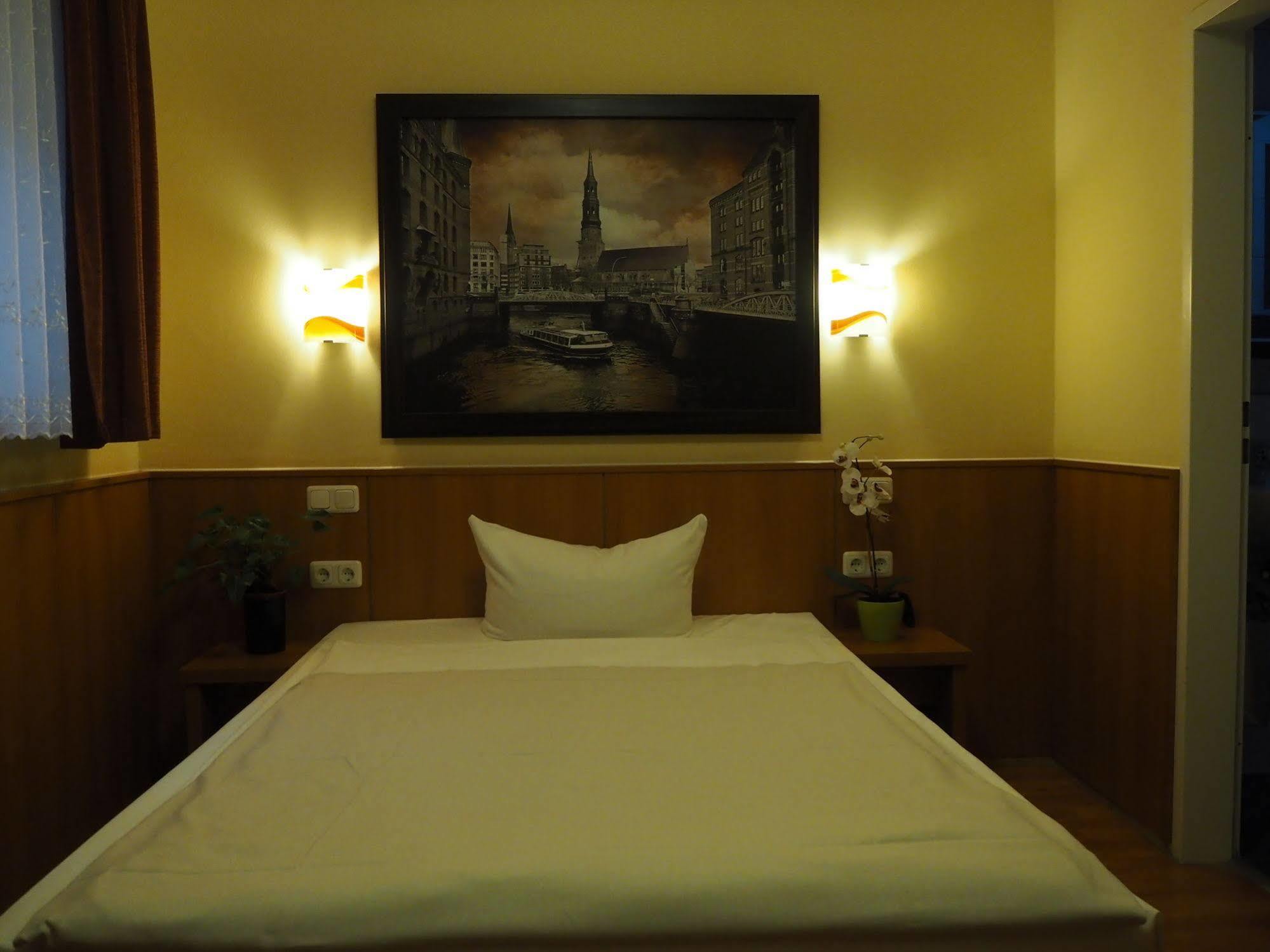 Altan Hotel Хамбург Екстериор снимка